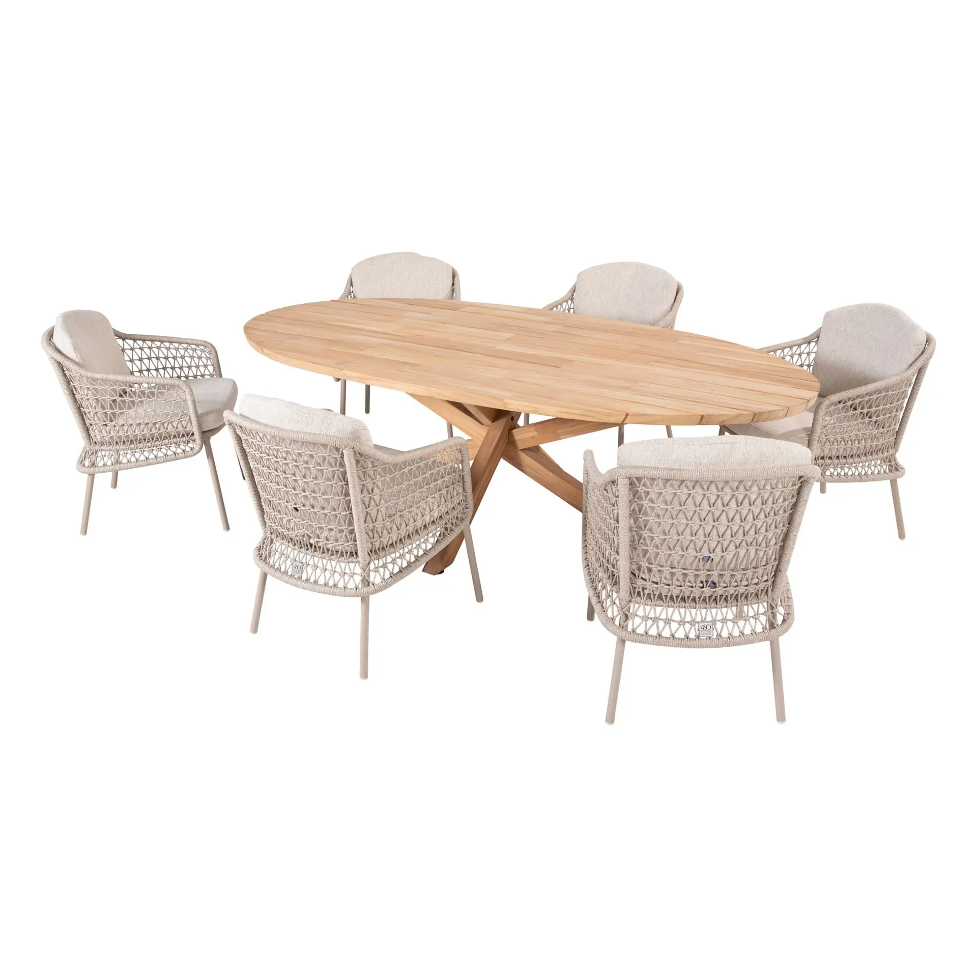 Ovaler Esstisch aus Holz mit geometrischer Basis, umgeben von sechs gepolsterten Puccini Dining-Stuhl Gartenstuhl-Geflechtstühlen in Hellbeige. Dieses moderne Set eignet sich für den Innen- oder Außenbereich und ergänzt viele Gartentische.