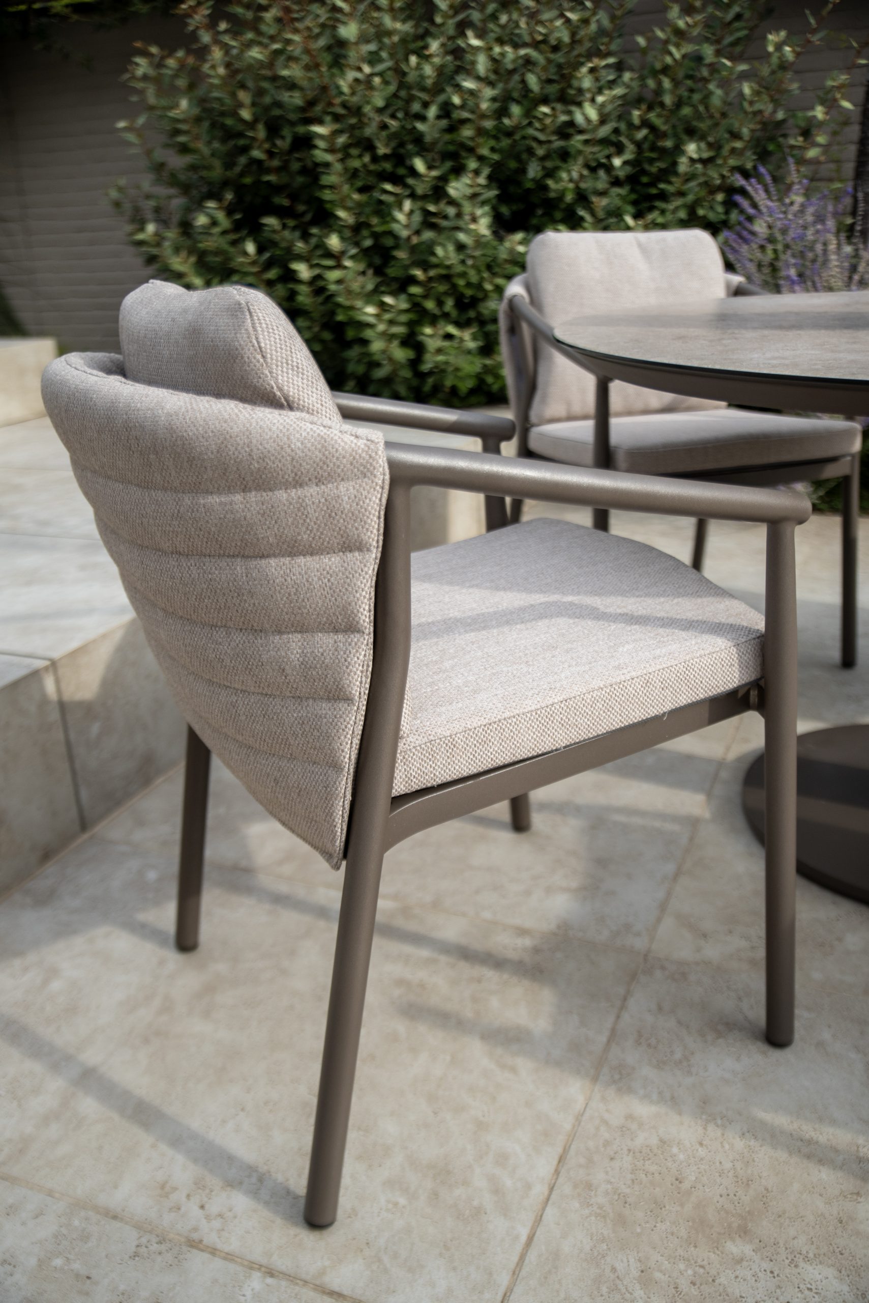 Barolo dining set with Sarah table 04