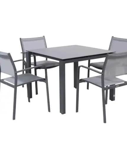 Ein Tosca Stapelstuhl-Set: quadratischer grauer Outdoor-Tisch mit vier passenden Stühlen auf weißem Grund.