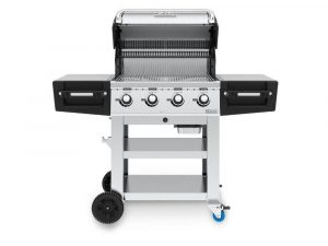 Broil King Regal™ S410 Kommerzieller Gasgrill mit vier Knöpfen, zwei Seitenablagen und einem offenen Deckel auf weißem Hintergrund.