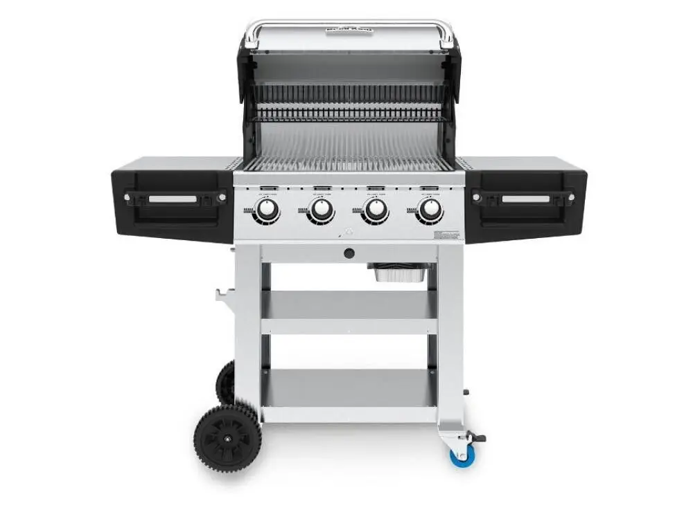Broil King Regal™ S410 Kommerzieller Gasgrill mit vier Knöpfen, zwei Seitenablagen und einem offenen Deckel auf weißem Hintergrund.