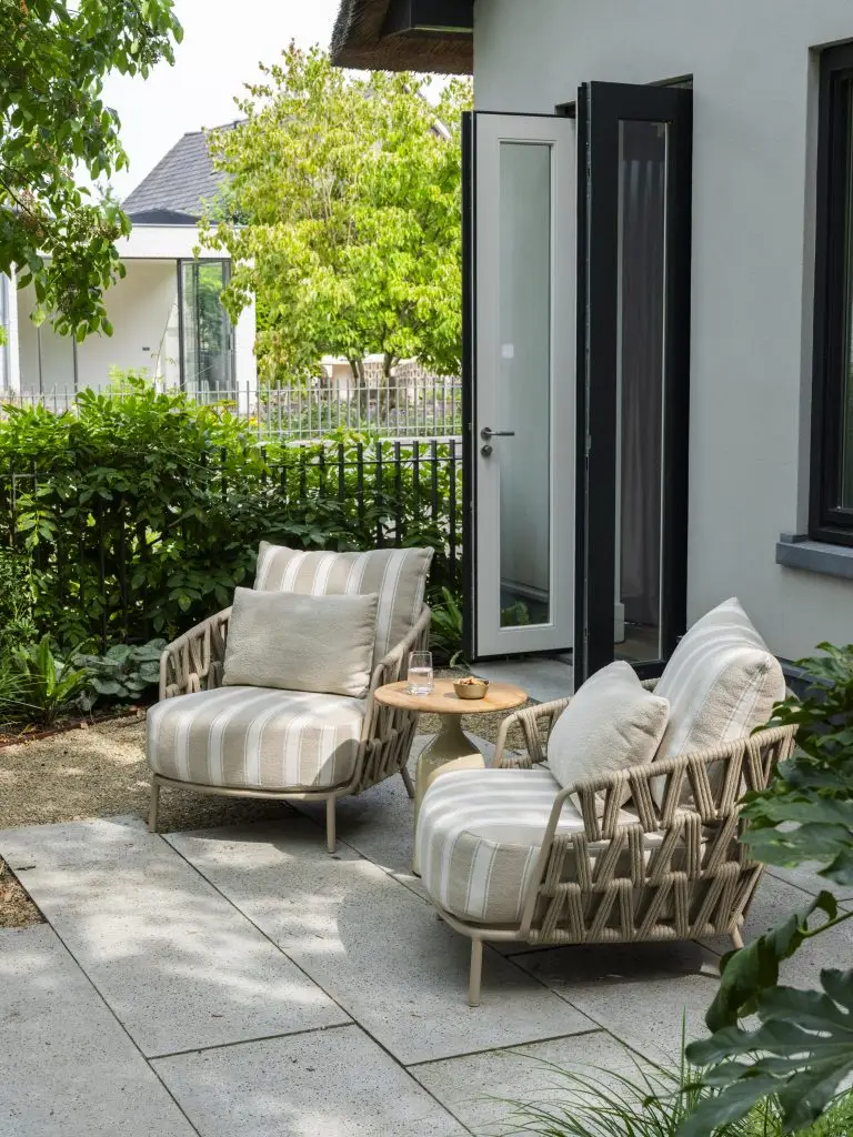 Beverly lounge bistro set with June side table 01