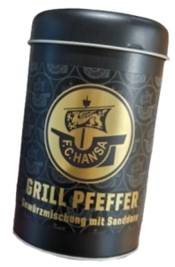 Schwarze, zylindrische Dose mit F.C. Hansa-Grillpfeffer-Gewürzmischung, ein Favorit im Ankerplatz in Rostock. Gartenmöbel und Grills kaufen in Rostock, Mecklenburg-Vorpommern.